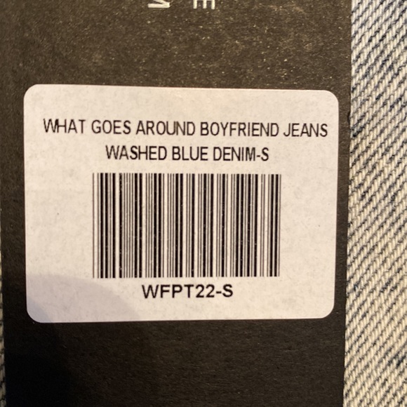 White Fox What Goes Around Boyfriend Jeans High Waisted NWT Size small - Picture 5 of 6